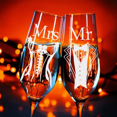 Бокалы для шампанского  с гравировкой - MR and MRS